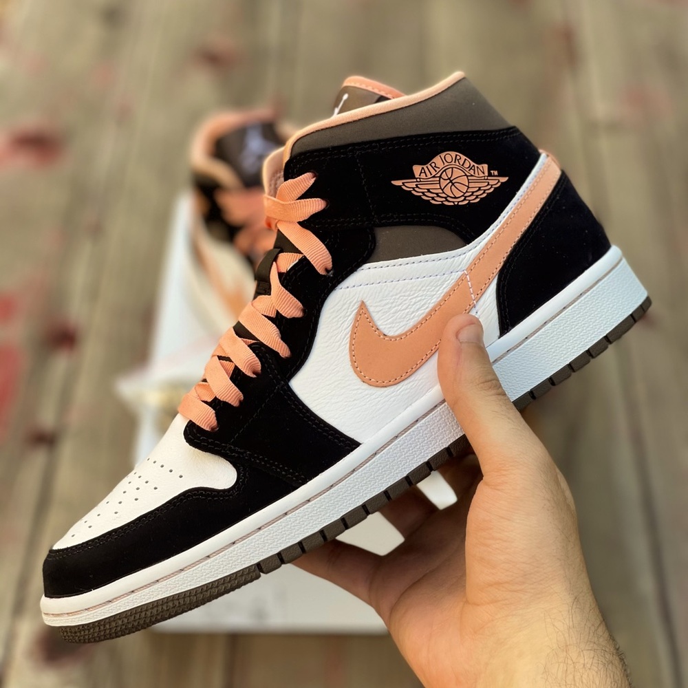AIR JORDAN 1 MID “PEACH MOCHA” WOMEN’S SIZE 9